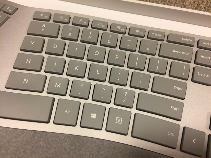 右手側のSurface Ergonomic Keyboard